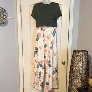 NWOT Floral White Wide Leg 2pc Set